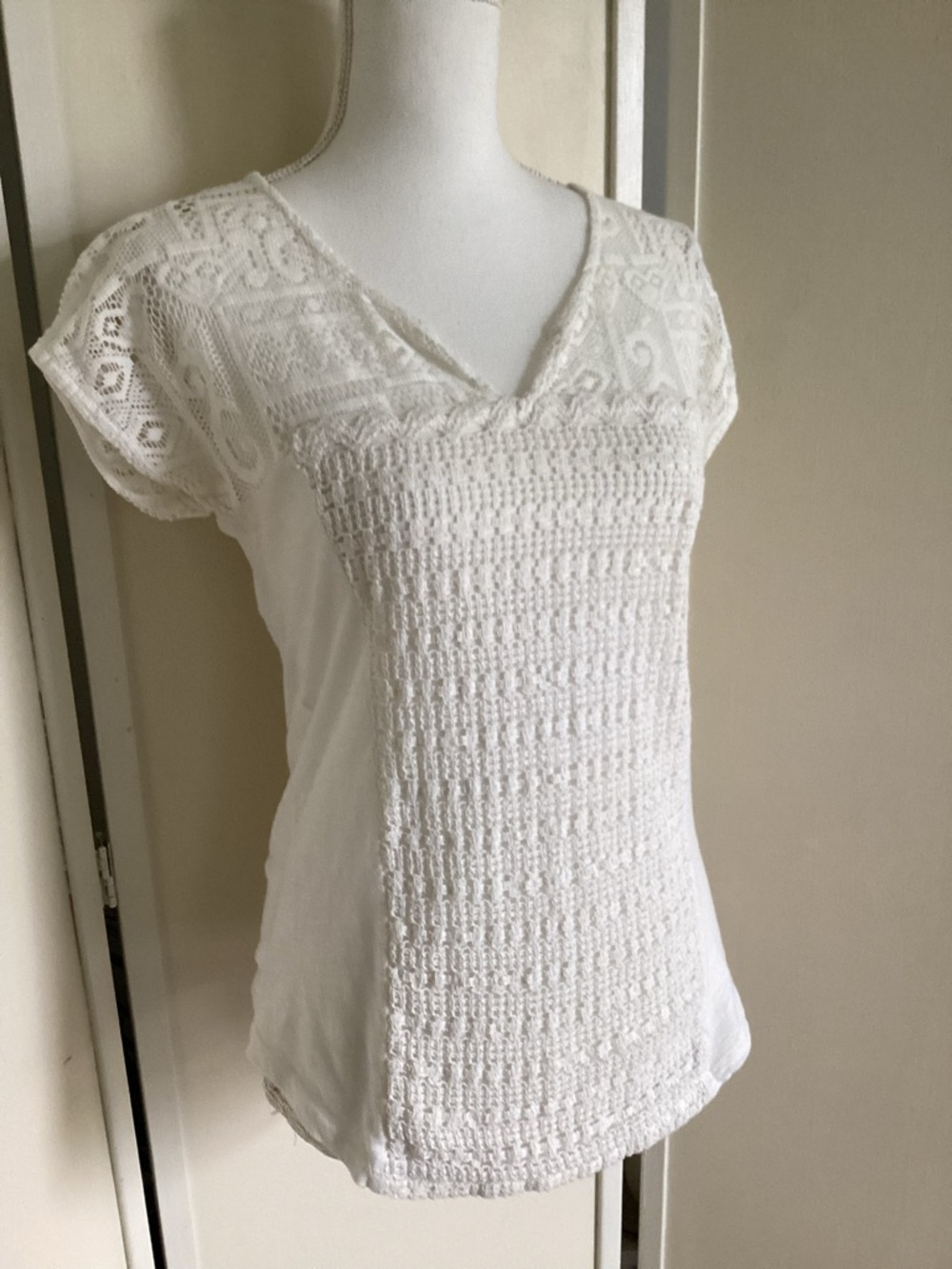 LUCKY BRAND lace top XS white cotton v-neck EUC